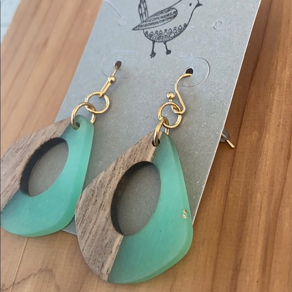 Wooden fashion earrings - Picture 2 of 3